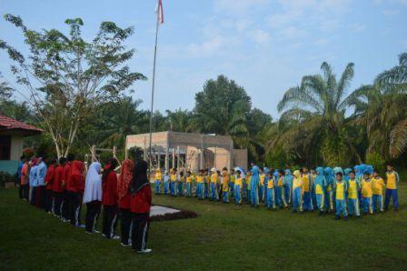 Mahasiswa FKIP UR Gelar Peduli Pendidikan di Siak